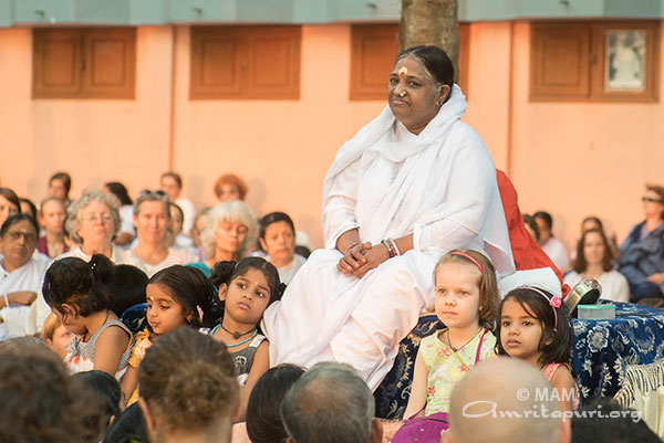 Amma: tutti voi siete miei angeli!