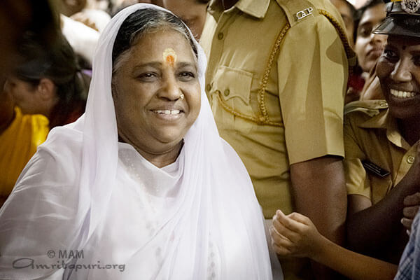 Amma rientra ad Amritapuri