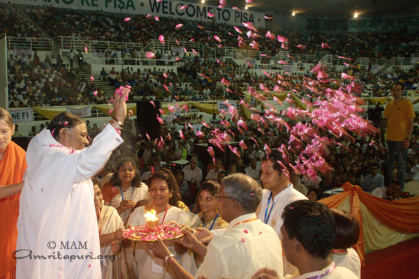 Amma in Malesia: una speranza per l’umanità
