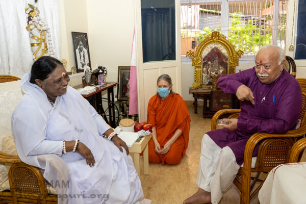 Perché continuo a tornare da Amma?