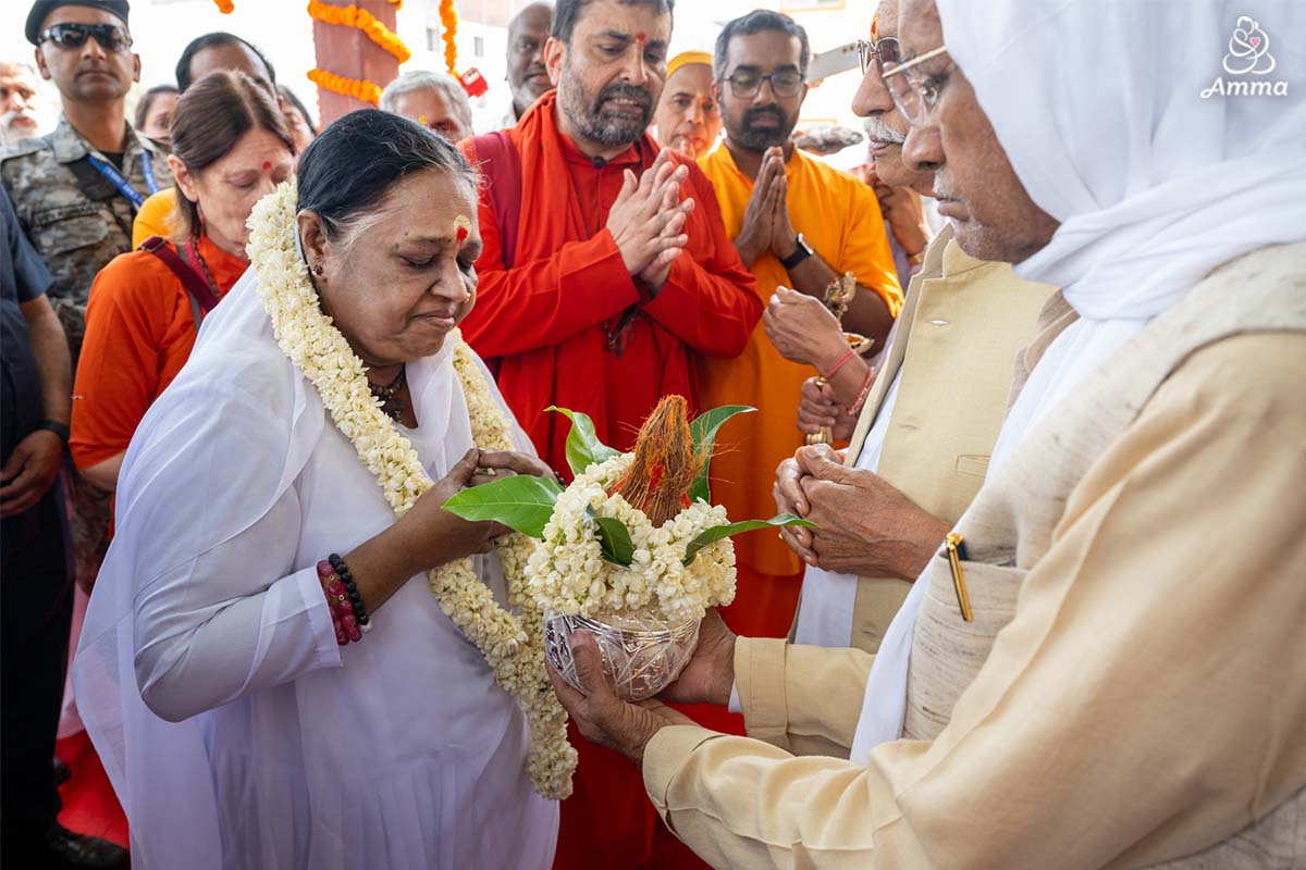 Una cultura immortale di unità: il messaggio di Amma alla consacrazione dello Shri Rama Yantra ad Ayodhya