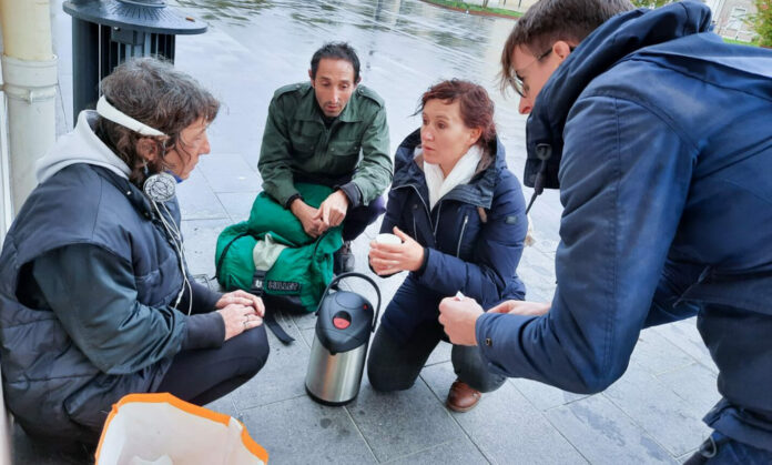 Aiutare i senzatetto: i volontari sulle strade di dieci città della Francia