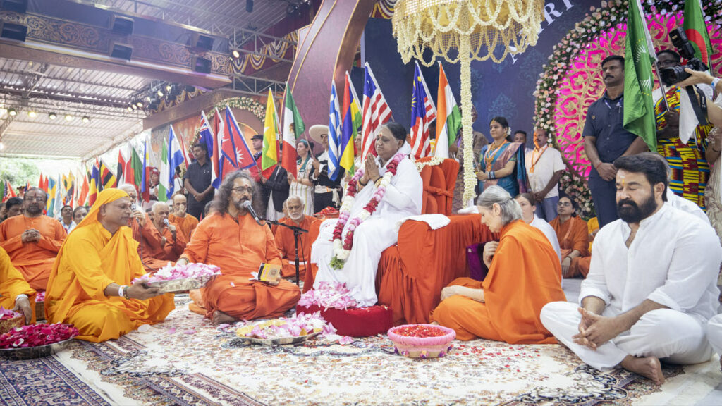 Amritavarsham 70: il compleanno di Amma viene celebrato con saggezza spirituale e azioni pratiche