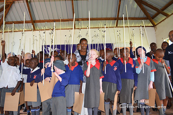 White C(r)ane: un progetto per i bambini non vedenti del Kenya