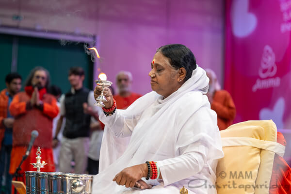 Piacenza – La missione di Amma nello spirito di san Francesco