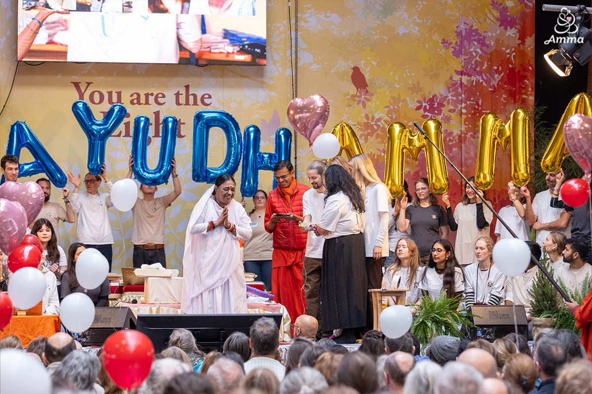 Hof Herremberg – Alzati per servire il mondo; Tu sei la speranza per il futuro.